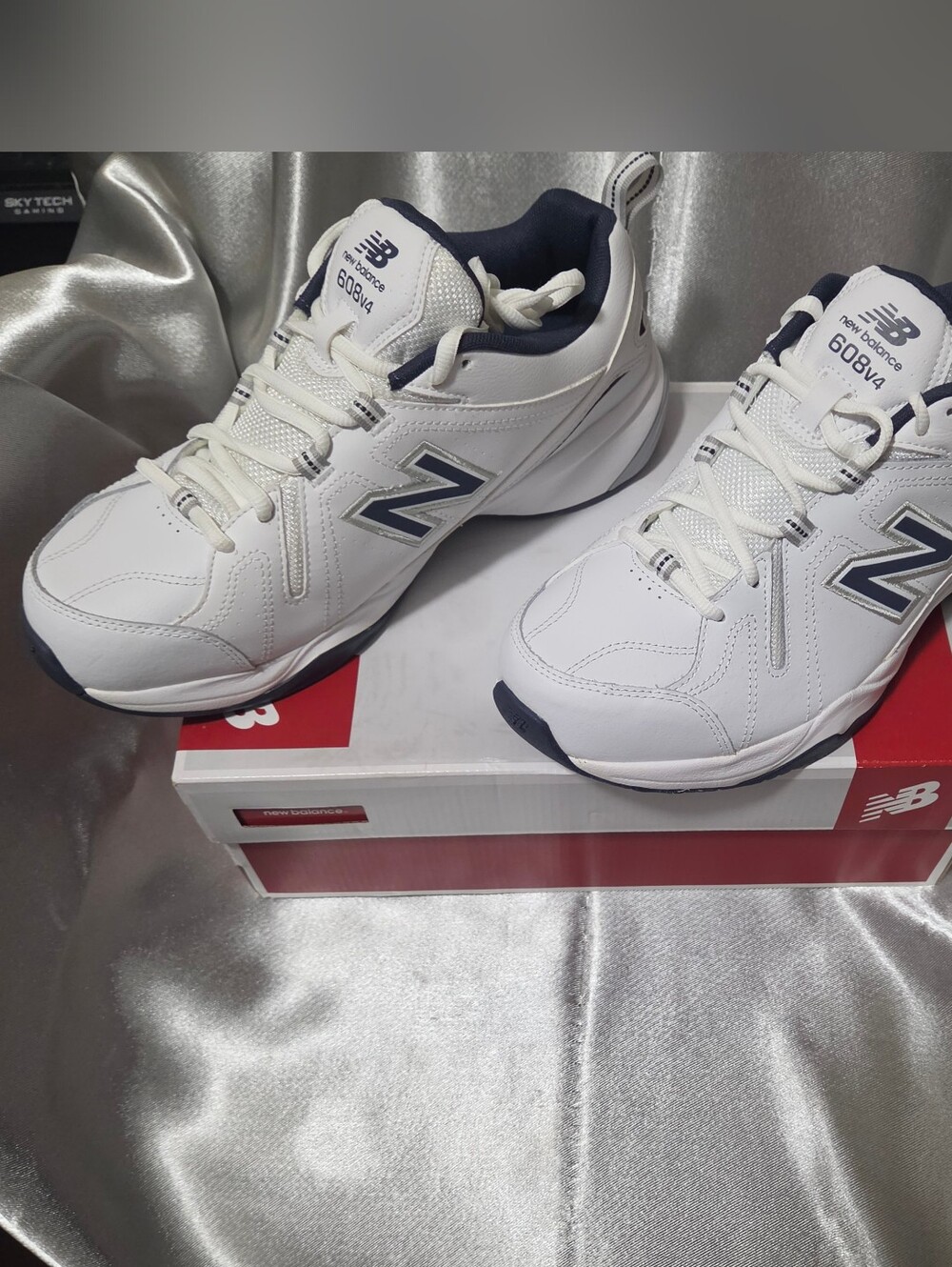 New Balance 608v4 Size 10 4 E DAD SHOES White Navy Men's Sneakers